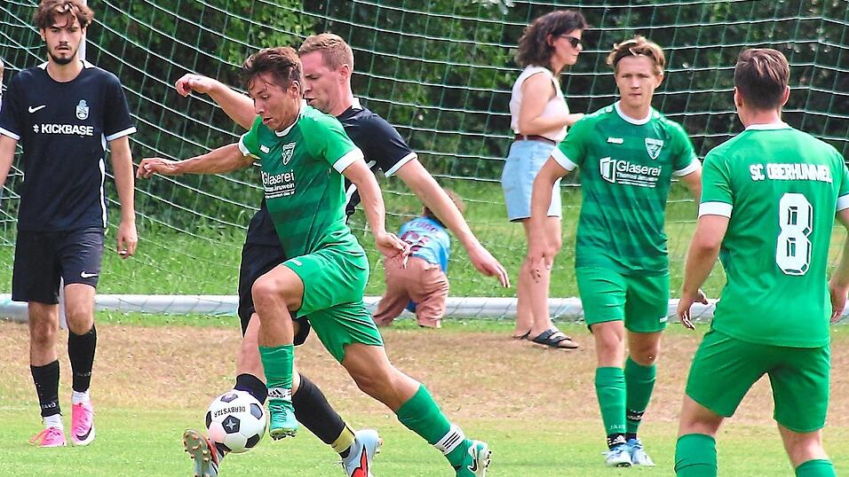 Noah Träger (am Ball) traf zum 4:0 für Oberhummel. Noah Träger (am Ball) traf zum 4:0 für Oberhummel.