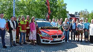 Im Rahmen der Maifeier auf dem Griesplatz erhielt der neue Kommandowagen &bdquo;MAI 10/1&ldquo; der Feuerwehr Mainburg den kirchlichen Segen.