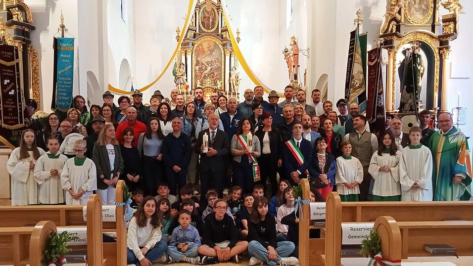 Am Sonntag feierte man mit den Besuchern einen Festgottesdienst. Am Sonntag feierte man mit den Besuchern einen Festgottesdienst.