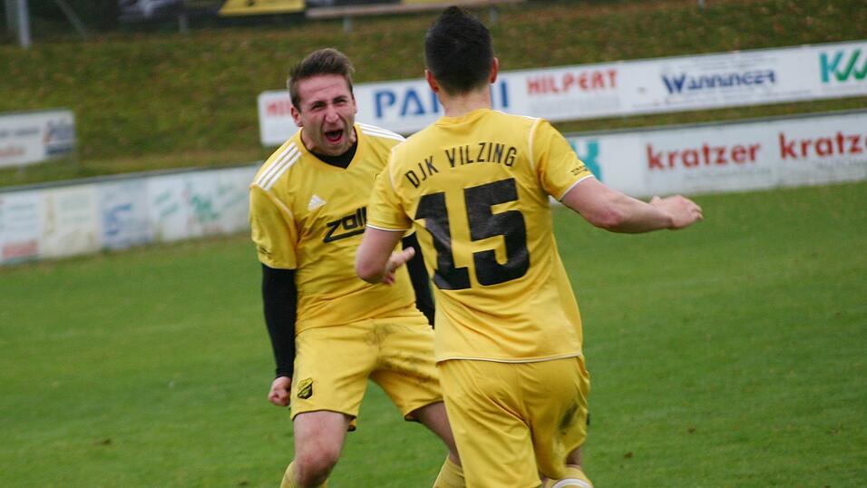 Die DJK Vilzing gewinnt auch das Verfolgerduell gegen den TSV Bad Abbach. (Foto: Fabian Roßmann) Die DJK Vilzing gewinnt auch das Verfolgerduell gegen den TSV Bad Abbach. (Foto: Fabian Roßmann)