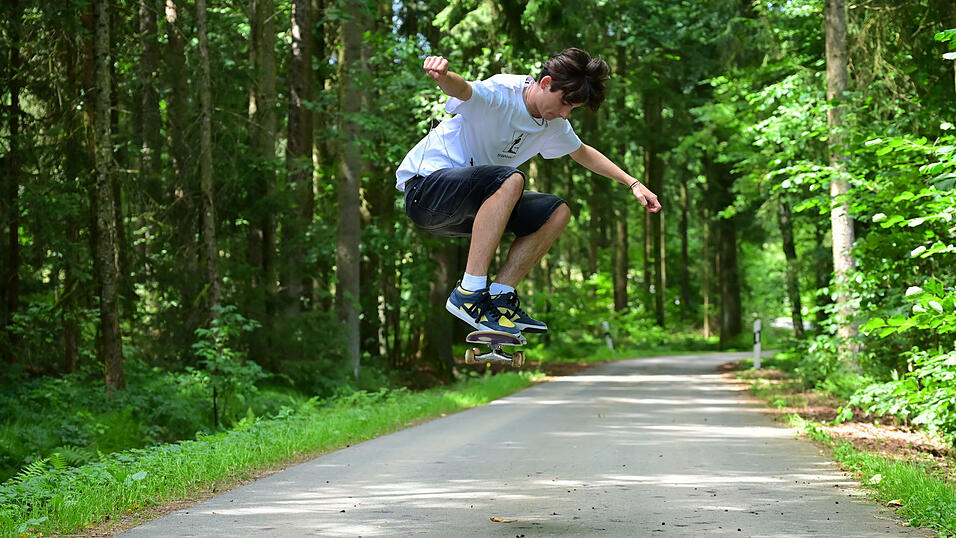 Am Skaten genießt Julius die Freiheit, die er mit dem Board verbindet. Am Skaten genießt Julius die Freiheit, die er mit dem Board verbindet.