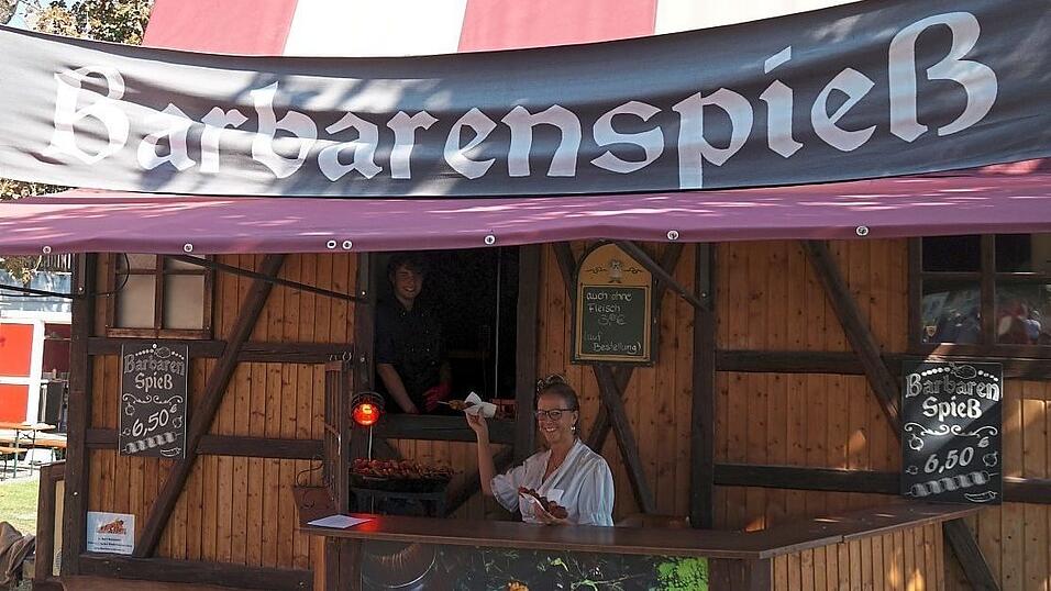 Die Barbarenspieße haben im Stadtpark reißenden Absatz gefunden. Die Barbarenspieße haben im Stadtpark reißenden Absatz gefunden.