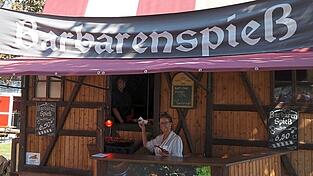 Die Barbarenspieße haben im Stadtpark reißenden Absatz gefunden. Die Barbarenspieße haben im Stadtpark reißenden Absatz gefunden.