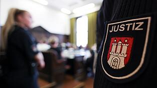 Im Prozess um die rechtsextreme Terrorgruppe «Letzte Verteidigungswelle» hat das Hanseatische Oberlandesgericht das Urteil verkündet. Im Prozess um die rechtsextreme Terrorgruppe «Letzte Verteidigungswelle» hat das Hanseatische Oberlandesgericht das Urteil verkündet.