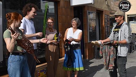 Vor dem Jugendzentrum (von links): Dorothea Schmidt, Florian Komar, Tunde Maria Oberschwendtner, Anja Feichtinger und Florian Koller.
