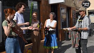 Vor dem Jugendzentrum (von links): Dorothea Schmidt, Florian Komar, Tunde Maria Oberschwendtner, Anja Feichtinger und Florian Koller.