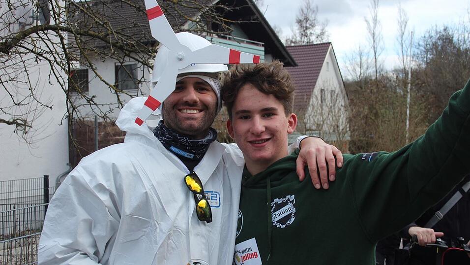 Viele Faschings-Fans haben sich am Samstag den Umzug in Langenbach angesehen. Viele Faschings-Fans haben sich am Samstag den Umzug in Langenbach angesehen.