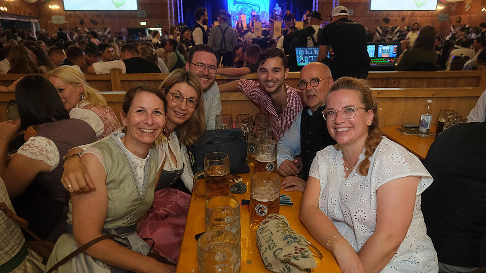 Die Partybilder vom Dienstag, 15. August 2023, aus dem Festzelt Weckmann.