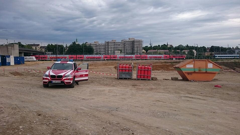 Erneut wurde in Regensburg eine Fliegerbombe aus dem 2. Weltkrieg gefunden. Diesmal in der Ladehofstraße. Erneut wurde in Regensburg eine Fliegerbombe aus dem 2. Weltkrieg gefunden. Diesmal in der Ladehofstraße.
