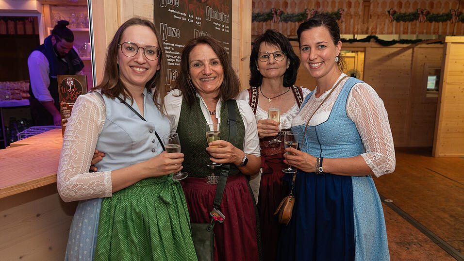 Die Partybilder vom Donnerstag, 17. August 2023, aus dem Festzelt Reisinger. Die Partybilder vom Donnerstag, 17. August 2023, aus dem Festzelt Reisinger.