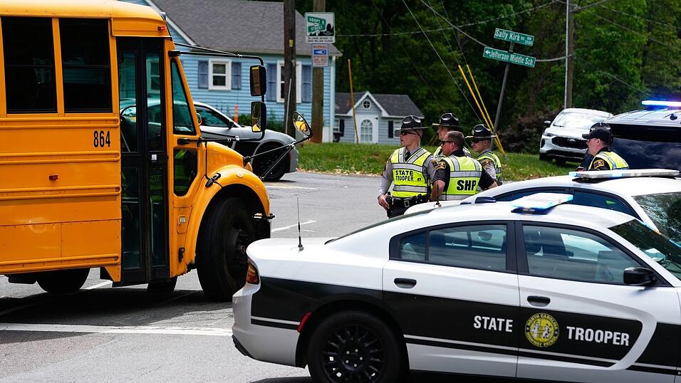 Bei einem Schusswechsel in einem Park in North Carolina sind zwei Jugendliche get&ouml;tet und f&uuml;nf weitere verletzt worden.