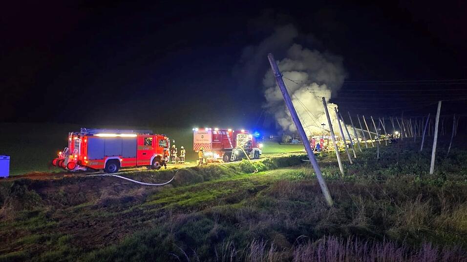 26 Feuerwehren aus den umliegenden Orten waren gemeinsam im Einsatz.