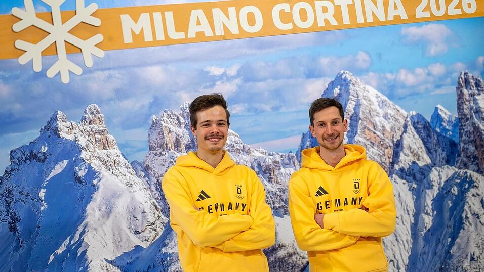 Philipp Raimund (l) und Felix Hoffmann (r) bei der Olympia-Einkleidung. Philipp Raimund (l) und Felix Hoffmann (r) bei der Olympia-Einkleidung.