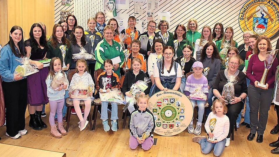 Die Sch&uuml;tzinnen des Sch&uuml;tzengau Hallertau veranstalteten ihr traditionelles Gaudamenschie&szlig;en.