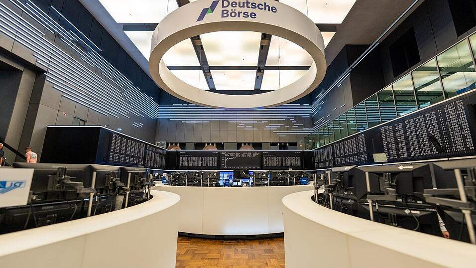 Handelsraum der Deutschen Börse in Frankfurt: Der Dax erreicht ein Rekordhoch (Archivbild) Handelsraum der Deutschen Börse in Frankfurt: Der Dax erreicht ein Rekordhoch (Archivbild)