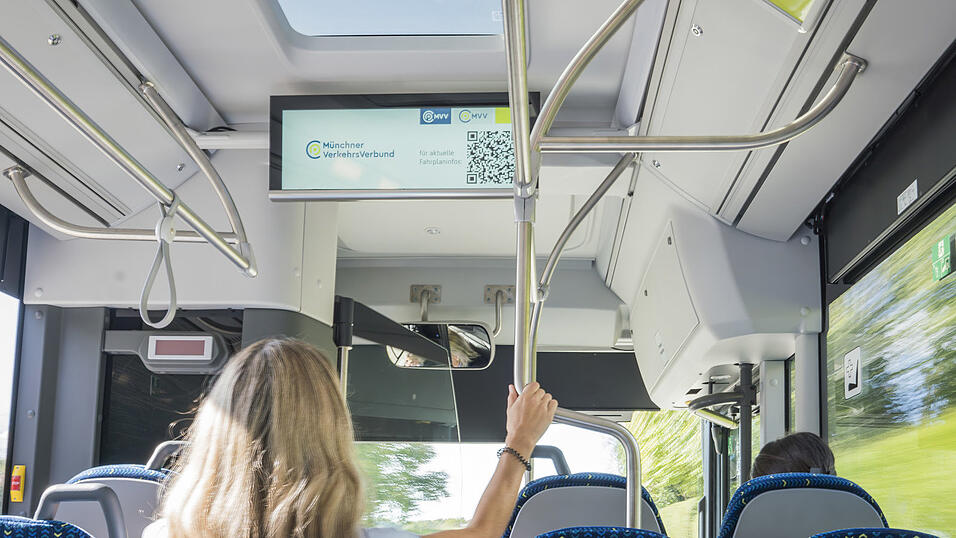 Einzelfahrten mit Bus und Bahn kosten 2027 nicht mehr als heuer, dagegen steigen die Preise f&uuml;r Streifen- und Tageskarten.