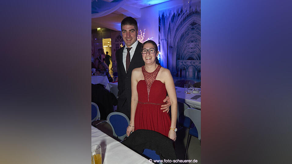 Die Metzgerzunft hat am Samstagabend in die Joseph-von-Fraunhofer-Halle eingeladen. Die Metzgerzunft hat am Samstagabend in die Joseph-von-Fraunhofer-Halle eingeladen.