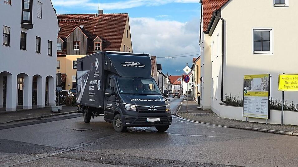 Erst nach Pfingsten wird in der Oberen Hauptstraße gebaut. Der Start des dritten Bauabschnitts zur Neugestaltung der Ortsmagistrale wurde noch einmal um eine Woche verschoben. Erst nach Pfingsten wird in der Oberen Hauptstraße gebaut. Der Start des dritten Bauabschnitts zur Neugestaltung der Ortsmagistrale wurde noch einmal um eine Woche verschoben.