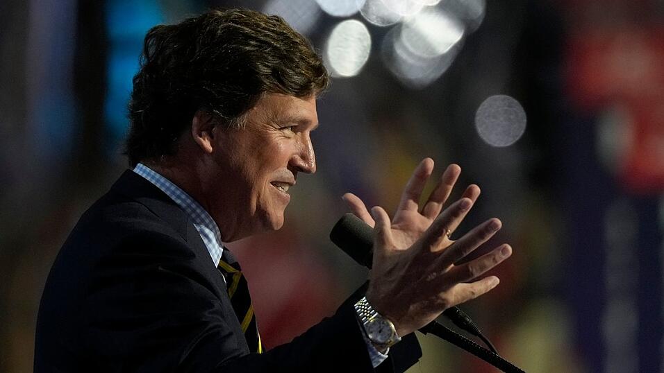 Tucker Carlson kritisiert Trump scharf (Archivbild). Tucker Carlson kritisiert Trump scharf (Archivbild).