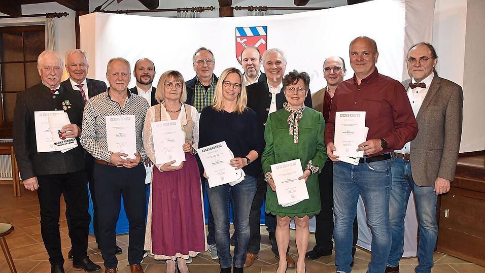 Funktionäre wurden für ihren herausragenden Einsatz gewürdigt. Funktionäre wurden für ihren herausragenden Einsatz gewürdigt.