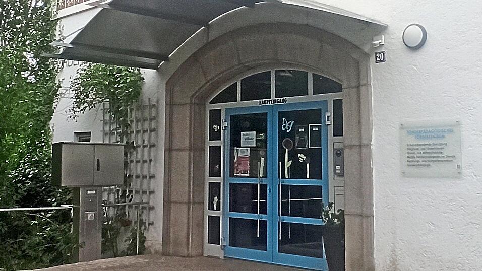 Das SFZ Viechtach soll künftig den Namenszusatz 'Paul-Maurer-Schule' erhalten. Das SFZ Viechtach soll künftig den Namenszusatz 'Paul-Maurer-Schule' erhalten.