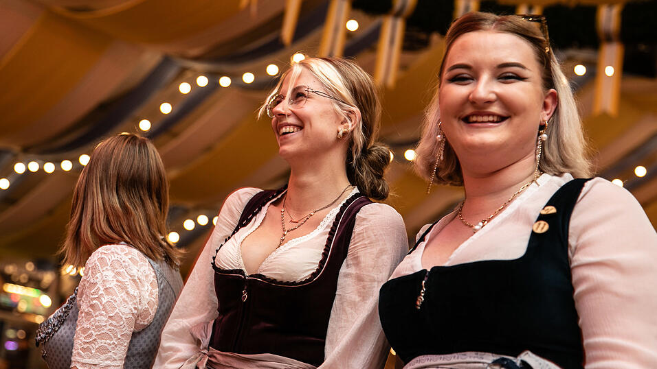 Die Partybilder vom Sonntag, 17. August, aus dem Festzelt Reisinger. Die Partybilder vom Sonntag, 17. August, aus dem Festzelt Reisinger.