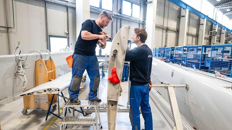 Die Mitarbeitenden k&ouml;nnen mehr als 1.200 Teile reparieren.