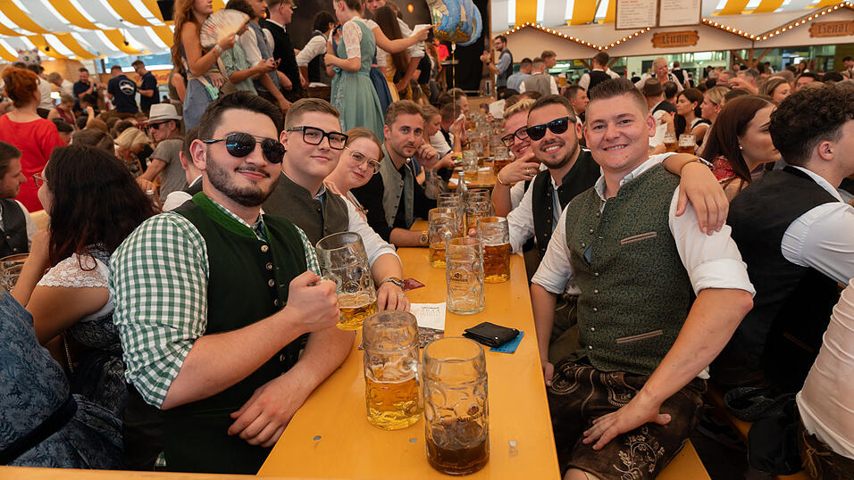Die Partybilder vom Mittwoch, 14. August 2024, aus dem Festzelt Nothaft. Die Partybilder vom Mittwoch, 14. August 2024, aus dem Festzelt Nothaft.
