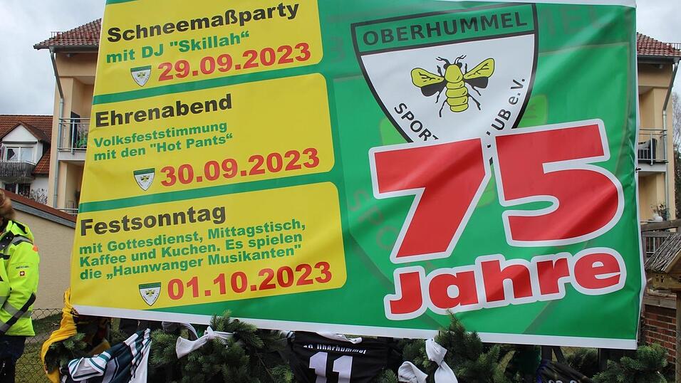 Viele Faschings-Fans haben sich am Samstag den Umzug in Langenbach angesehen. Viele Faschings-Fans haben sich am Samstag den Umzug in Langenbach angesehen.