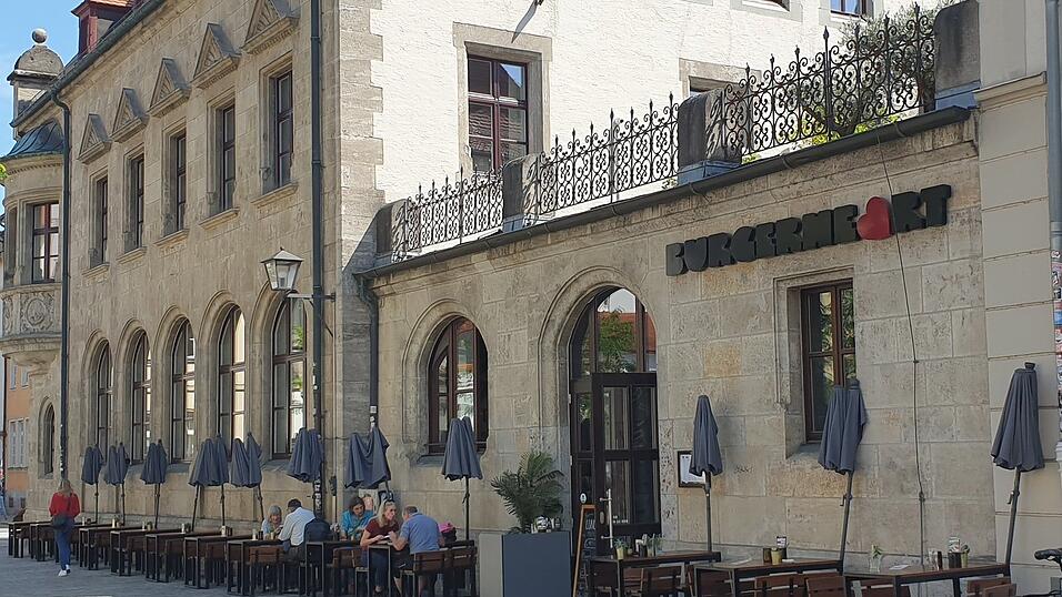 Die Gastro-Kette Ruff’s Burger übernimmt die Burgerheart-Filialen, auch das Restaurant in der Schwarze-Bären-Straße. Die Gastro-Kette Ruff’s Burger übernimmt die Burgerheart-Filialen, auch das Restaurant in der Schwarze-Bären-Straße.