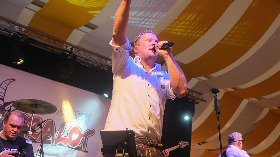 Die Partybilder vom Dienstag, 15. August 2023, aus dem Festzelt Nothaft. Die Partybilder vom Dienstag, 15. August 2023, aus dem Festzelt Nothaft.