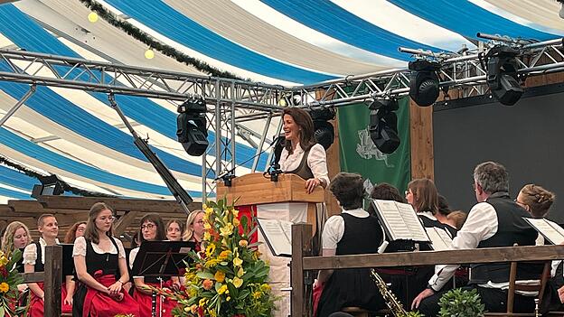 Michaela Kaniber bei der Eröffnung des Gäubodenvolksfests. Michaela Kaniber bei der Eröffnung des Gäubodenvolksfests.