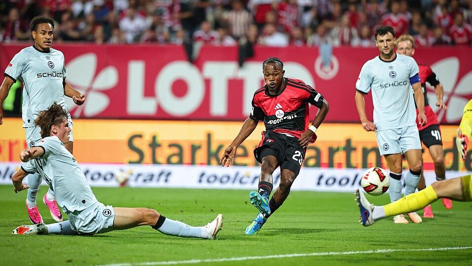 Topstürmer Mohamed Ali Zoma bleibt diese Saison in Nürnberg. Topstürmer Mohamed Ali Zoma bleibt diese Saison in Nürnberg.