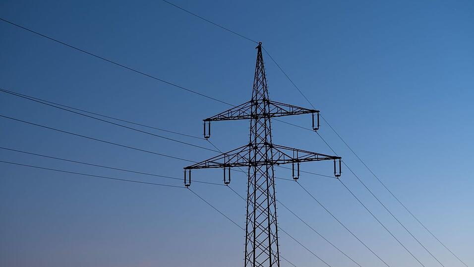 Zeitweise gab es im Landkreis Main-Spessart für viele Menschen keinen Strom. (Symbolbild) Zeitweise gab es im Landkreis Main-Spessart für viele Menschen keinen Strom. (Symbolbild)