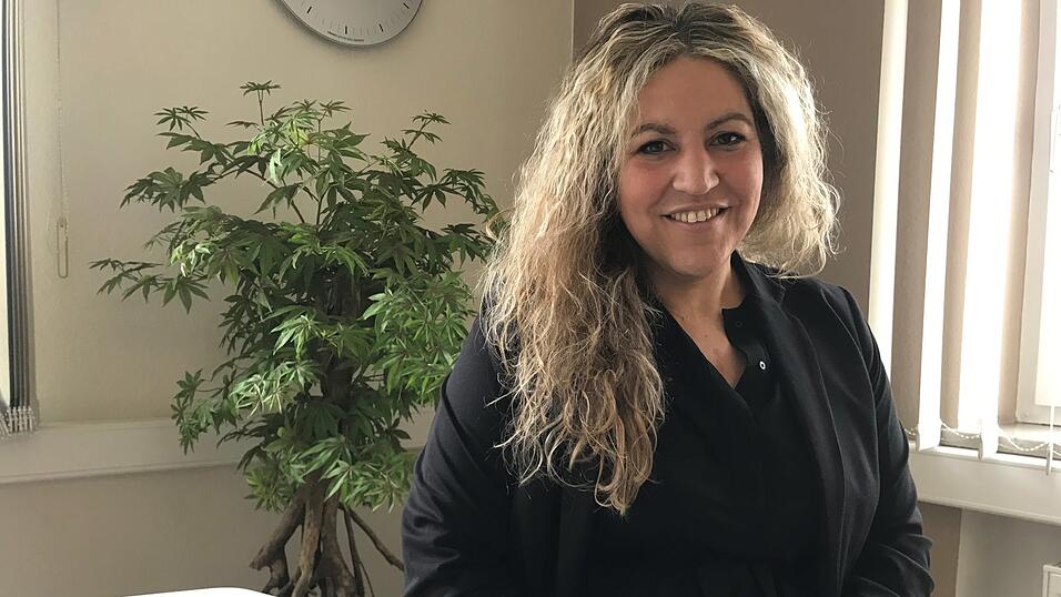 Die 42-jährige Martina Fischer schätzt als gebürtige Straubingerin an den kommunalen Unternehmen, dass sie aktiv an der Gestaltung der eigenen Heimatstadt mitwirken. Die 42-jährige Martina Fischer schätzt als gebürtige Straubingerin an den kommunalen Unternehmen, dass sie aktiv an der Gestaltung der eigenen Heimatstadt mitwirken.