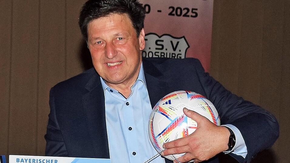 Der Vorsitzende des TSV Moosburg, Manfred Hofmann, machte eine mangelnde Spielerqualität bei der deutschen Elf aus. Der Vorsitzende des TSV Moosburg, Manfred Hofmann, machte eine mangelnde Spielerqualität bei der deutschen Elf aus.