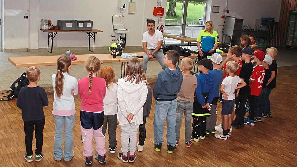 Die Polizei hatte sich für die Kinder aus Nandlstadt und Au eine Menge einfallen lassen.