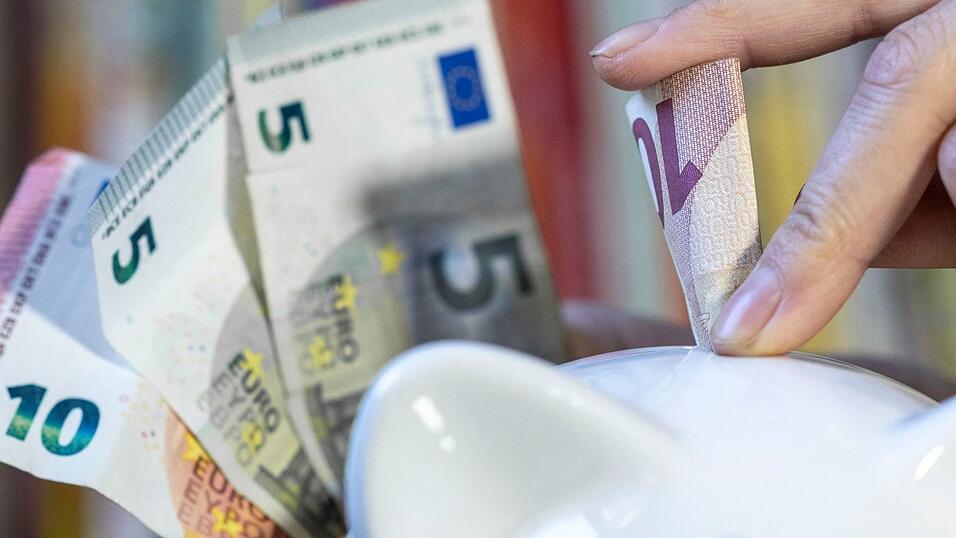 Viele Menschen haben nach eigenen Angaben kein Geld &uuml;brig, um sich etwas anzusparen. (Symbolbild)