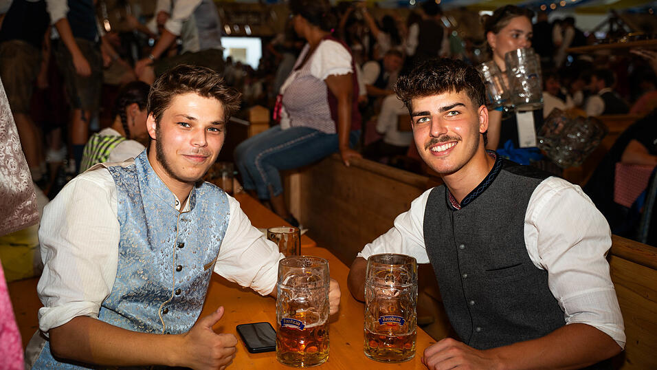 Die Partybilder vom Freitag, 14. August, aus dem Festzelt Reisinger. Die Partybilder vom Freitag, 14. August, aus dem Festzelt Reisinger.