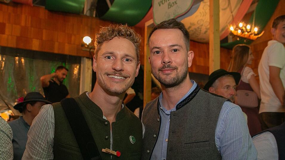 Am Dienstag spielte der Menzl im Festzelt Weckmann auf. Diese Blasmusikfreunde waren mit dabei.