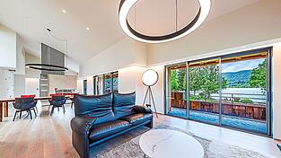 In der Wohnung sein und unmittelbar auf den Tegernsee schauen - das ist hier m&ouml;glich