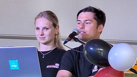 Die JUP-Vorsitzenden Johanna Bauer und Luis Hobmeier begrüßten die Gäste der im Jugendhaus.