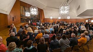 Das Interesse an der Sondersitzung über die Zukunft der Kaiser-Therme Bad Abbach war groß.