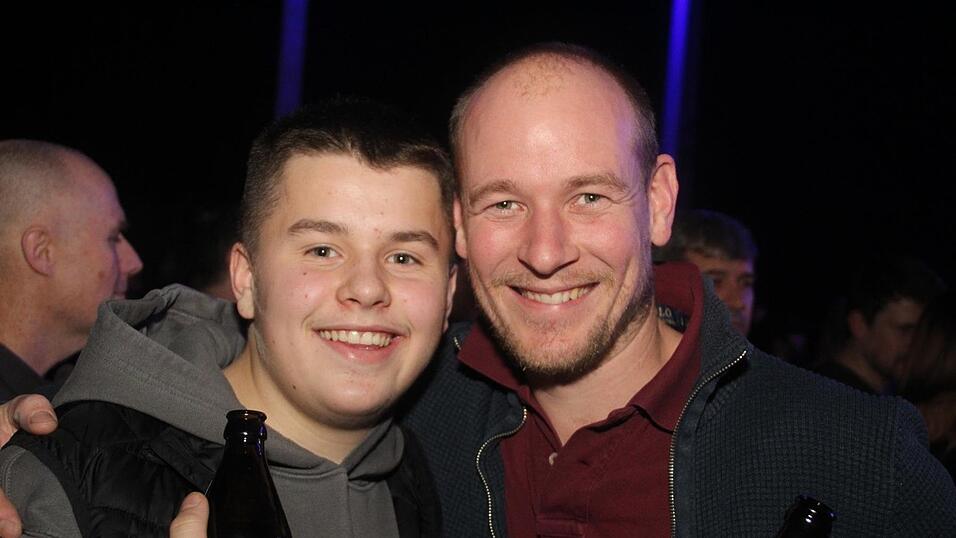 Eindrücke vom Konzertabend der AC/DC-Coverband Barock in er Landshuter Sparkassen-Arena. Eindrücke vom Konzertabend der AC/DC-Coverband Barock in er Landshuter Sparkassen-Arena.