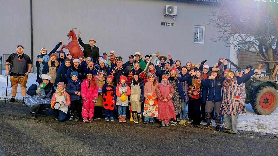 Mit viel „Getöse“ wurde die Saat ausgebracht. Mit viel „Getöse“ wurde die Saat ausgebracht.