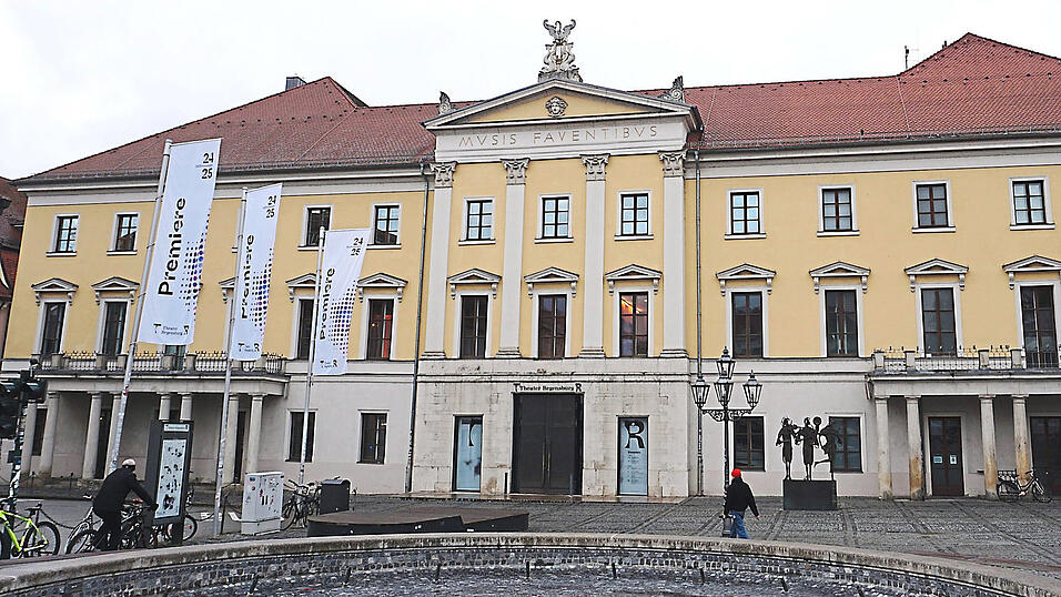 Der Bismarckplatz ist gepr&auml;gt von klassizistischen Geb&auml;uden wie dem Stadttheater - auch wenn nicht der Reichskanzler die Impulse gesetzt daf&uuml;r gesetzt hat.