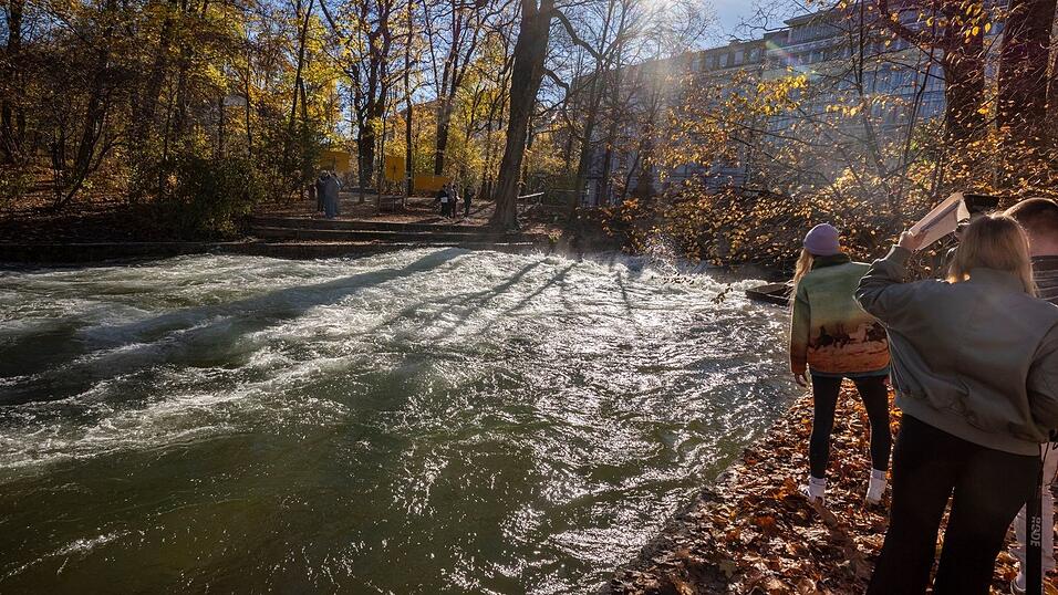Wo ist die Welle? Seit der Bachauskehr baut sie sich nicht mehr auf. (Archivbild)