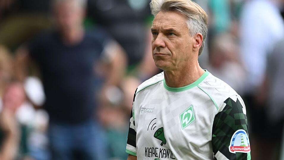 Muss seine Mannschaft umstellen: Bremens Trainer Horst Steffen (Archiv)