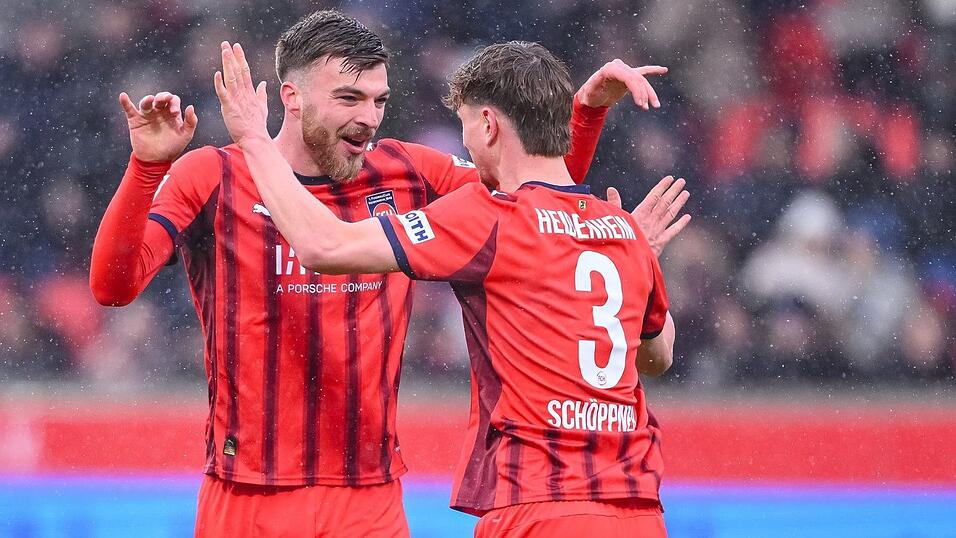 Julian Niehues (l) und Jan Schöppner (r) feiern den zweiten Heidenheimer Treffer. Julian Niehues (l) und Jan Schöppner (r) feiern den zweiten Heidenheimer Treffer.