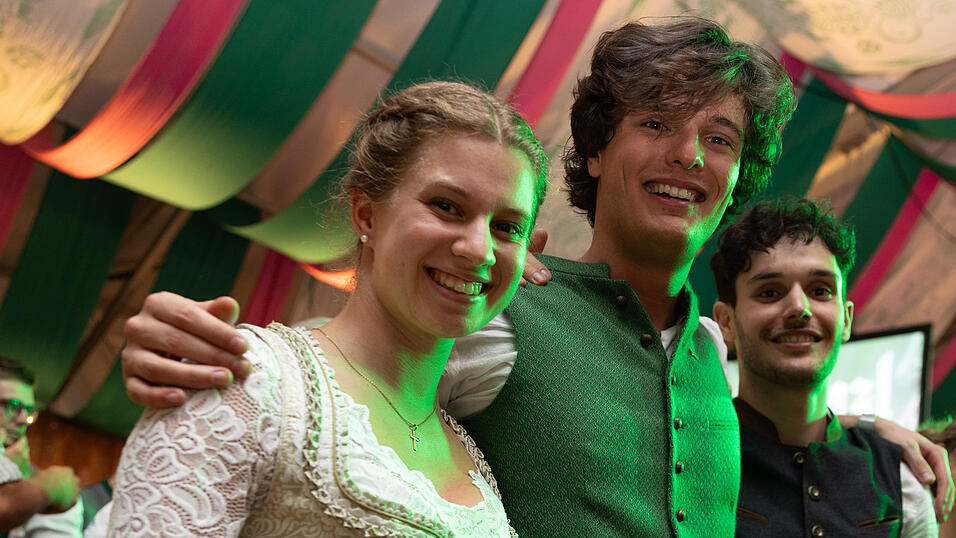 Die Partybilder vom Dienstag, 11. August, aus dem Festzelt Weckmann. Die Partybilder vom Dienstag, 11. August, aus dem Festzelt Weckmann.